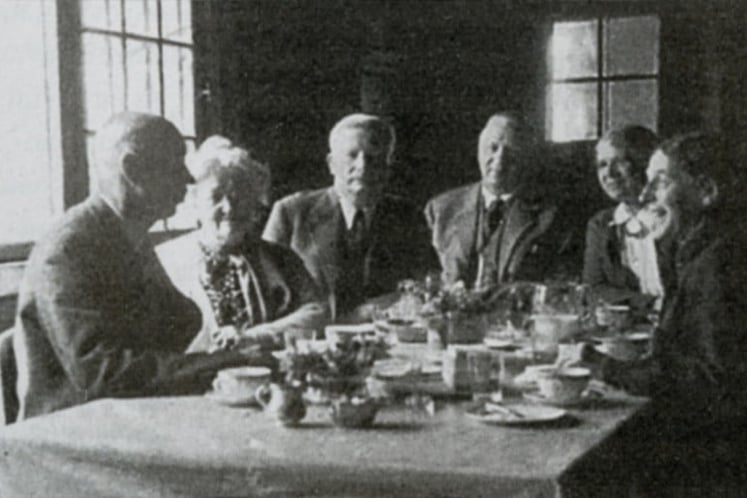 Vattenfall's Director General and Asea's CEO in the CEO's lodge in 1940