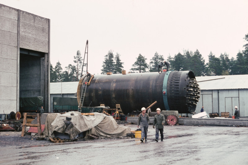 Lower half of the reactor tank on its way to the reactor building.